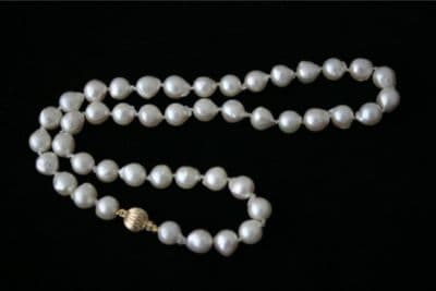 NEW 18" WHITE AKOYA BAROQUE PEARL NECKLACE & 9ct GOLD